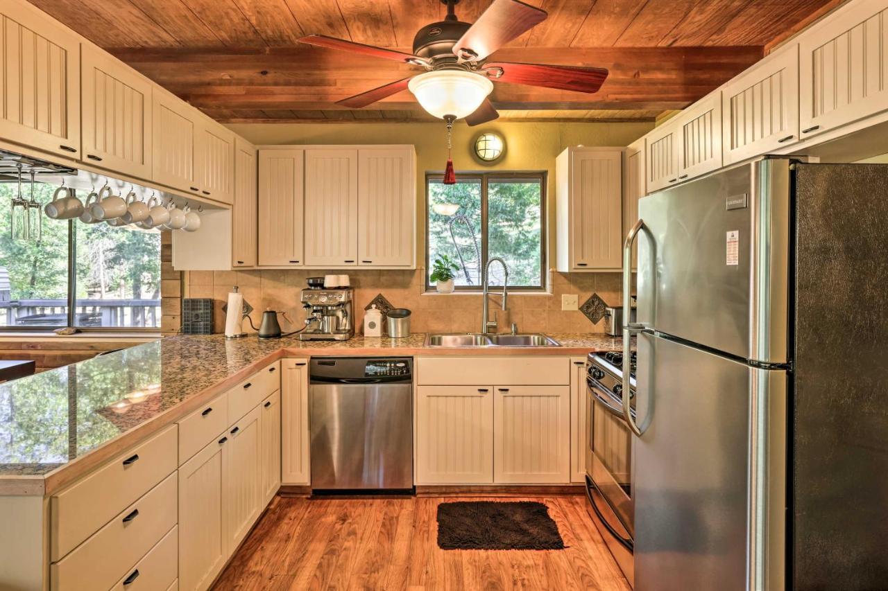 Spacious Groveland Cabin With Wraparound Deck! ภายนอก รูปภาพ