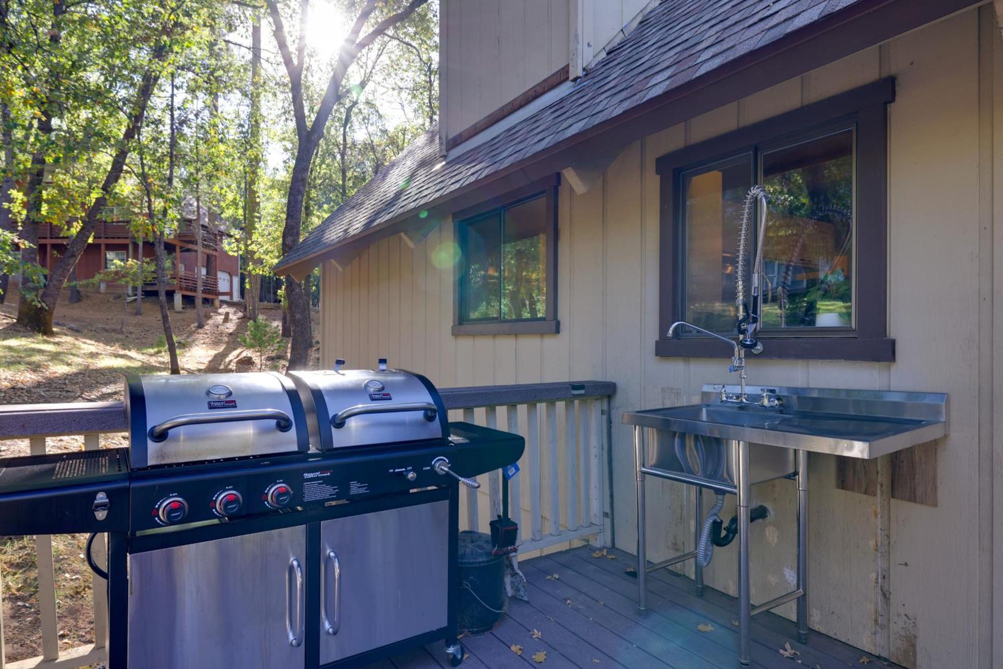 Spacious Groveland Cabin With Wraparound Deck! ภายนอก รูปภาพ