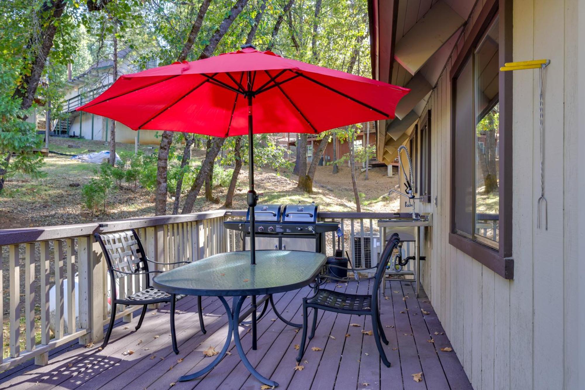 Spacious Groveland Cabin With Wraparound Deck! ภายนอก รูปภาพ
